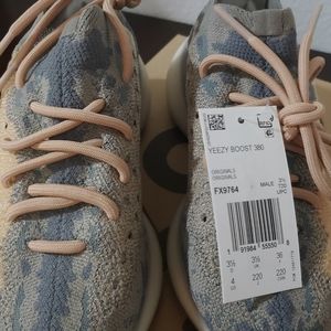 Yeezy Mist Non Reflective Size 4 Men's